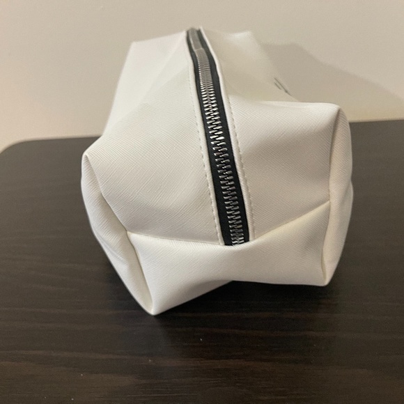 NWT Rae Dunn Cosmetic pouch - Picture 4 of 4